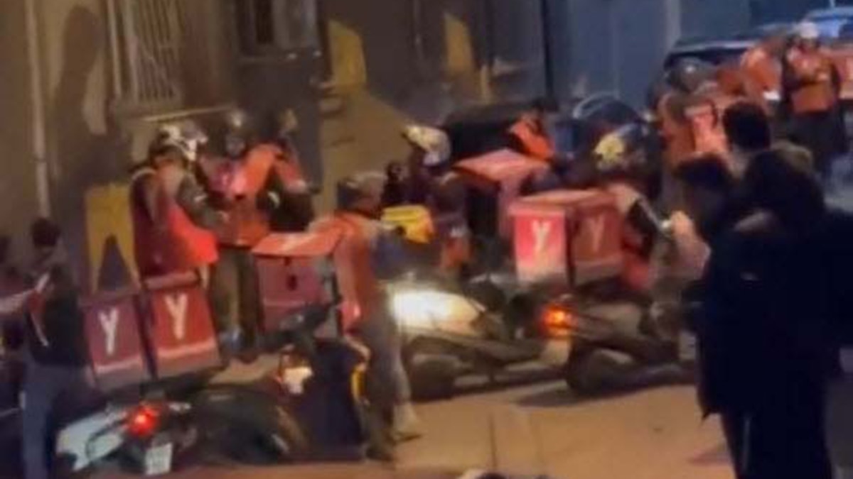 Ayrıldığı kız arkadaşının evine kapıda ödemeli onlarca sipariş verdi