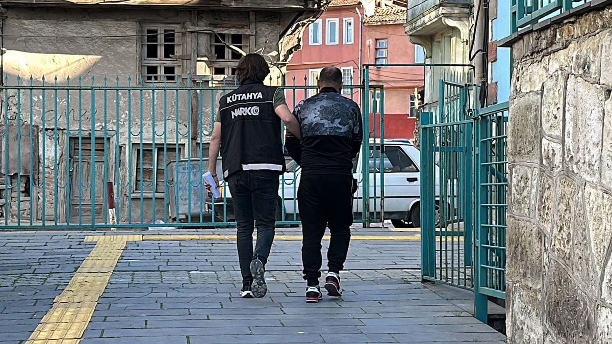 İki kilo uyuşturucuyla yakalanan kişi tutuklandı