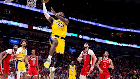 LeBron James, Lakers'ı play-off'a taşıdı