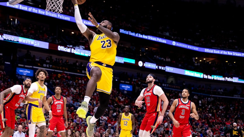 LeBron James Los Angeles Lakers'ı play-off'a taşıdı