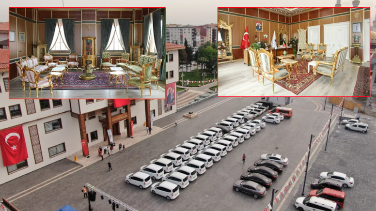 CHP'li başkan ihtiyaç fazlası araçları meydanda sergiledi