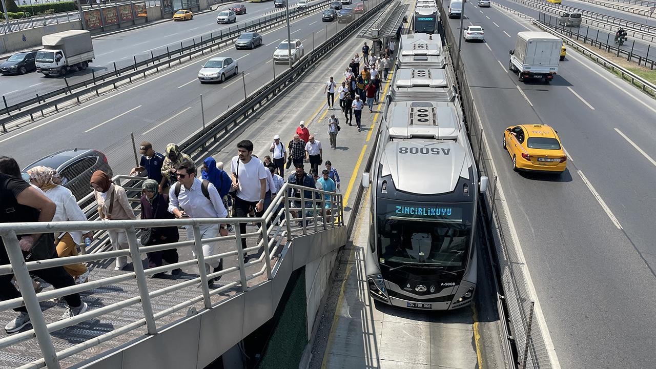 Okulun ilk günü İstanbul'da toplu ulaşım ücretsiz mi? 9 Eylül Pazartesi otobüsler, metro, metrobüs bedava mı olacak?