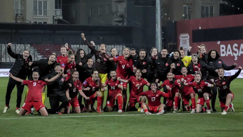 A Milli Kadın Futbol Takımı'ndan Macaristan karşısında müthiş geri dönüş