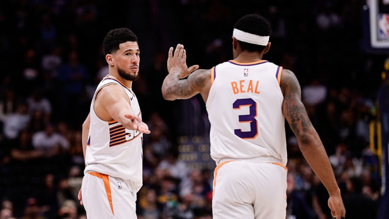 Devin Booker'ın 52 sayılık performansı Phoenix Suns'ı zaferine taşıdı