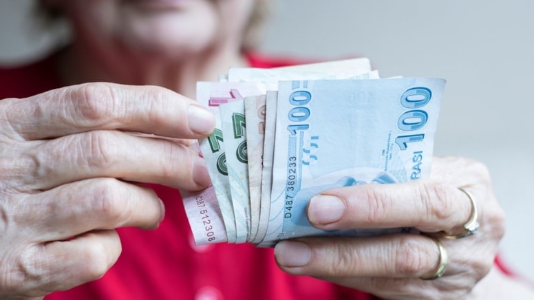Emekliye refah payı verilecek mi? Emeklinin gözü seyyanen zamda