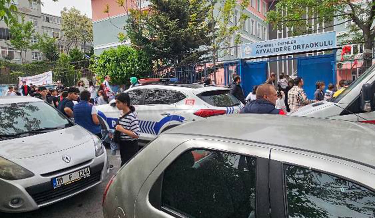 23 Nisan gösterilerinde öğretmene saldırı