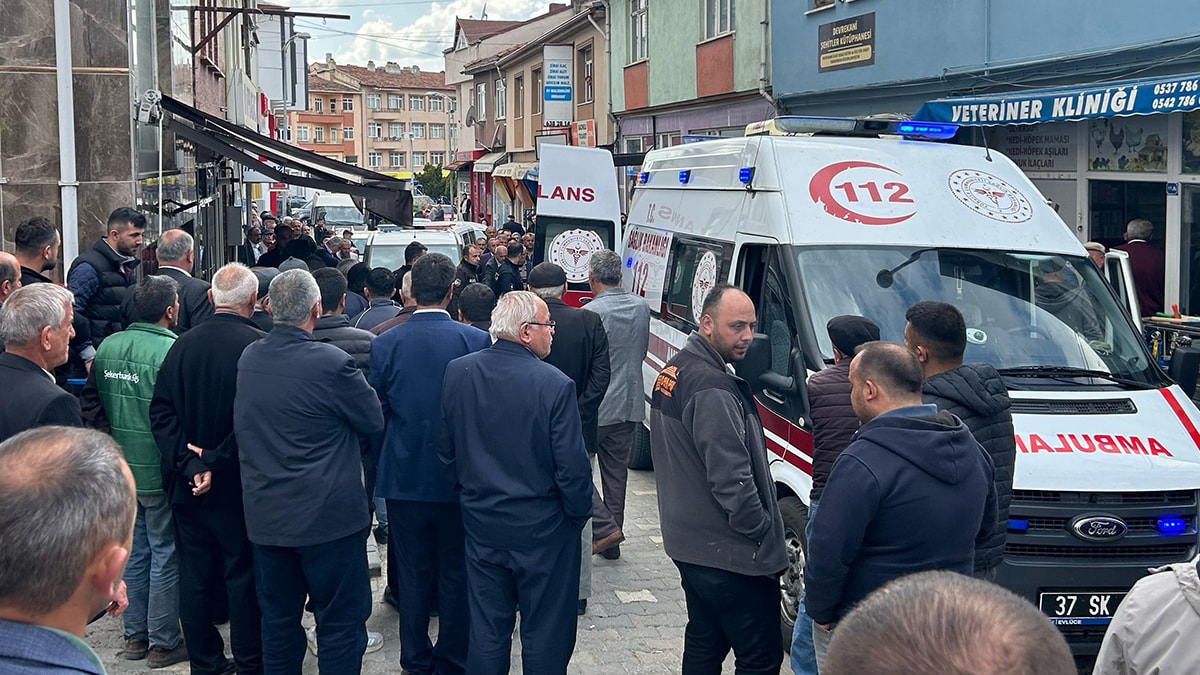 Amca-yeğene kahvede infaz