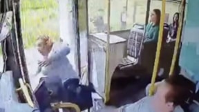 Kapısı açık otobüsten düşen kadından acı haber