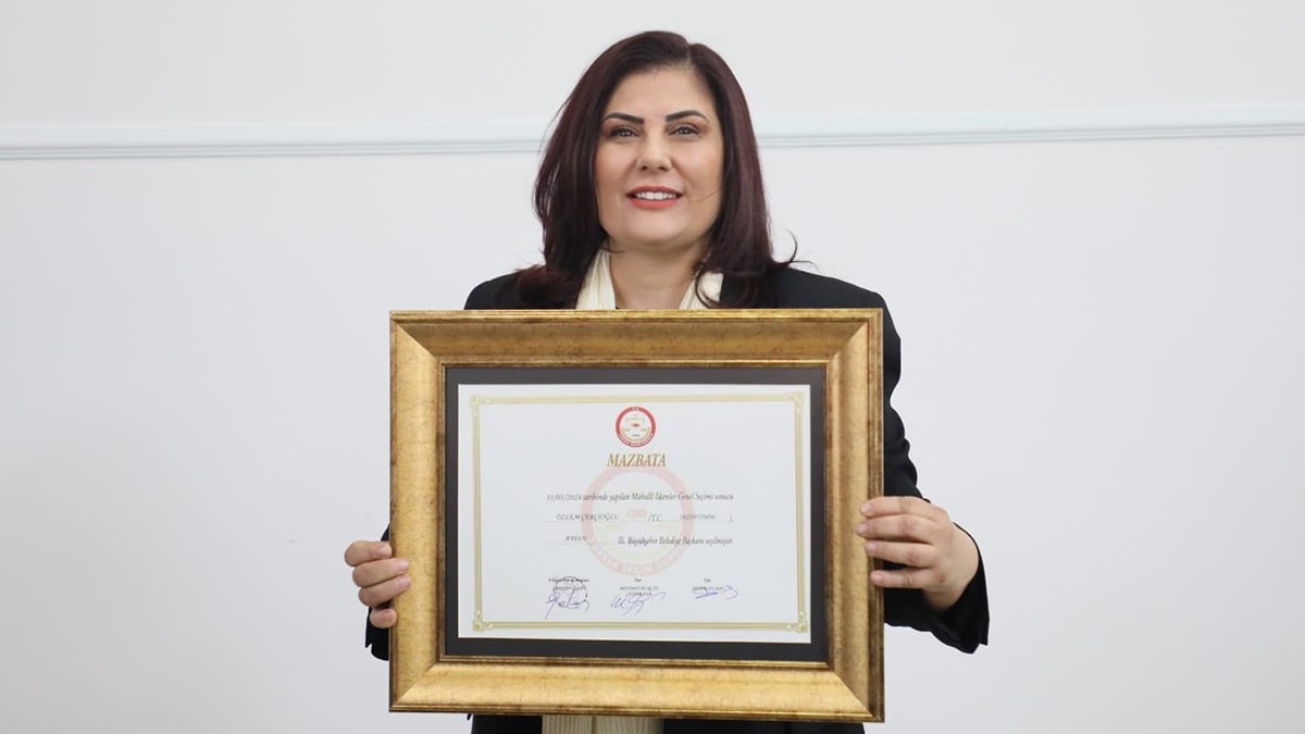 Özlem Çerçioğlu'na yemekhanede mazbata