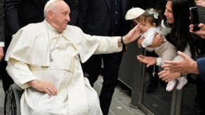Papadan yeni gaf: Dedikodu kadın işidir