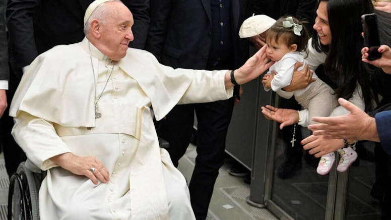 Vatikan taşıyıcı anneliğe karşı... "Evrensel suç" olmalı