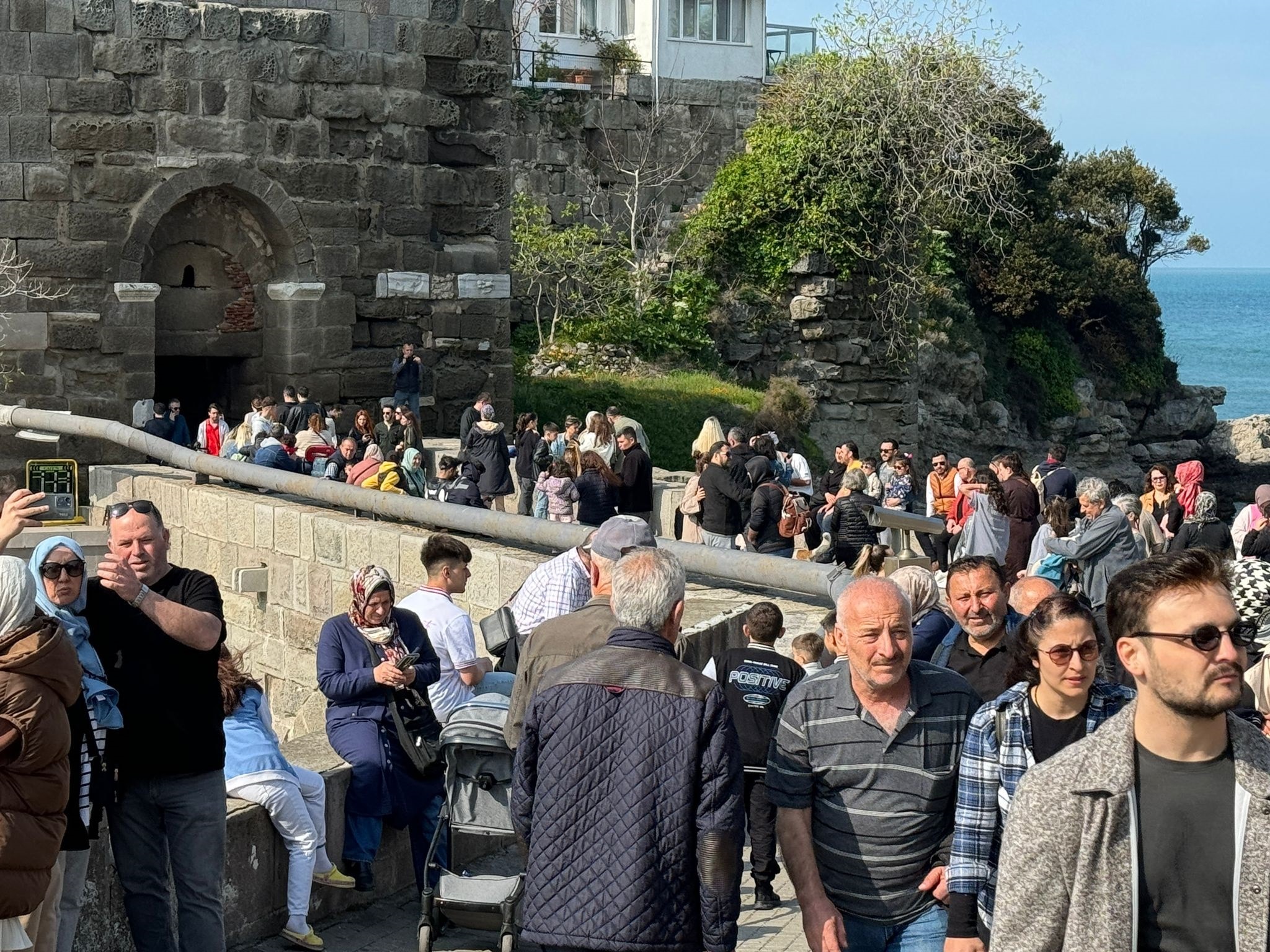 133 bin nüfuslu Kuşadası'na bayramda 1 milyon kişi gitti