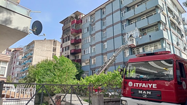 Kocaeli'de korkutan yangın: Dumanlar binayı sardı