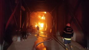 Mobilya fabrikasındaki yangın söndürüldü