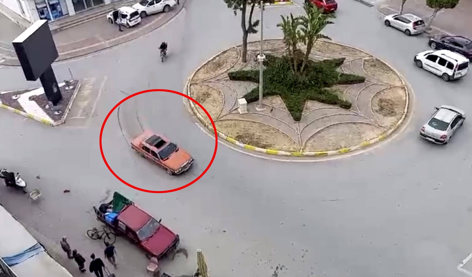 Drift atan alkollü sürücü jandarmaya saldırdı