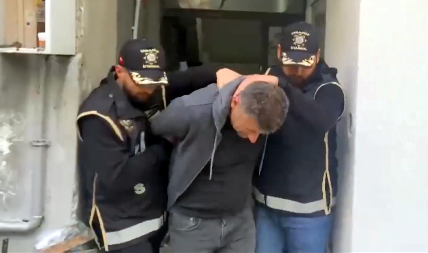 11 ilde eş zamanlı baskınlar: Silah kaçakçıları yakalandı