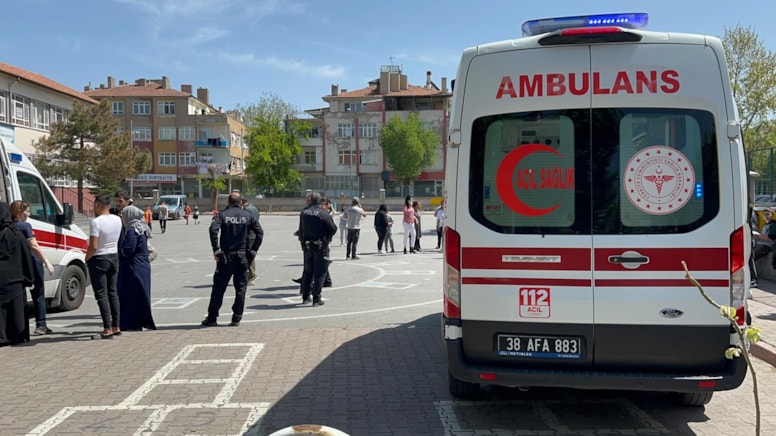 Kayseri'de köfte yiyen 24 öğrenci hastanelik oldu