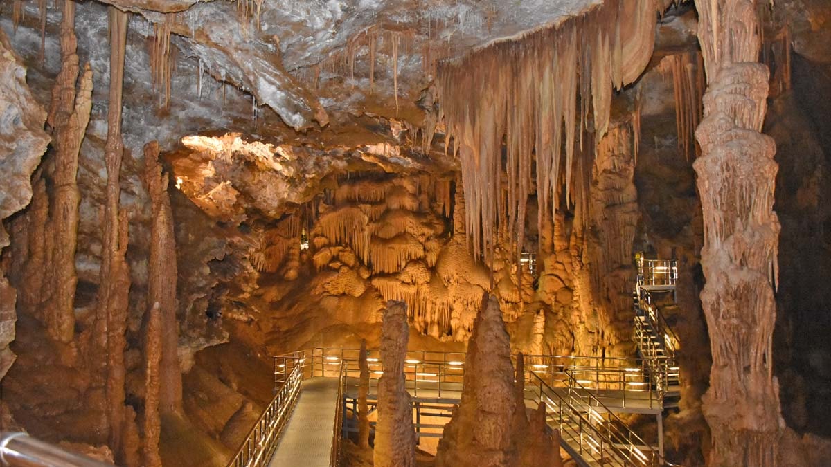 Karaca Mağarası'nın gizemli dünyası ziyaretçilerini bekliyor