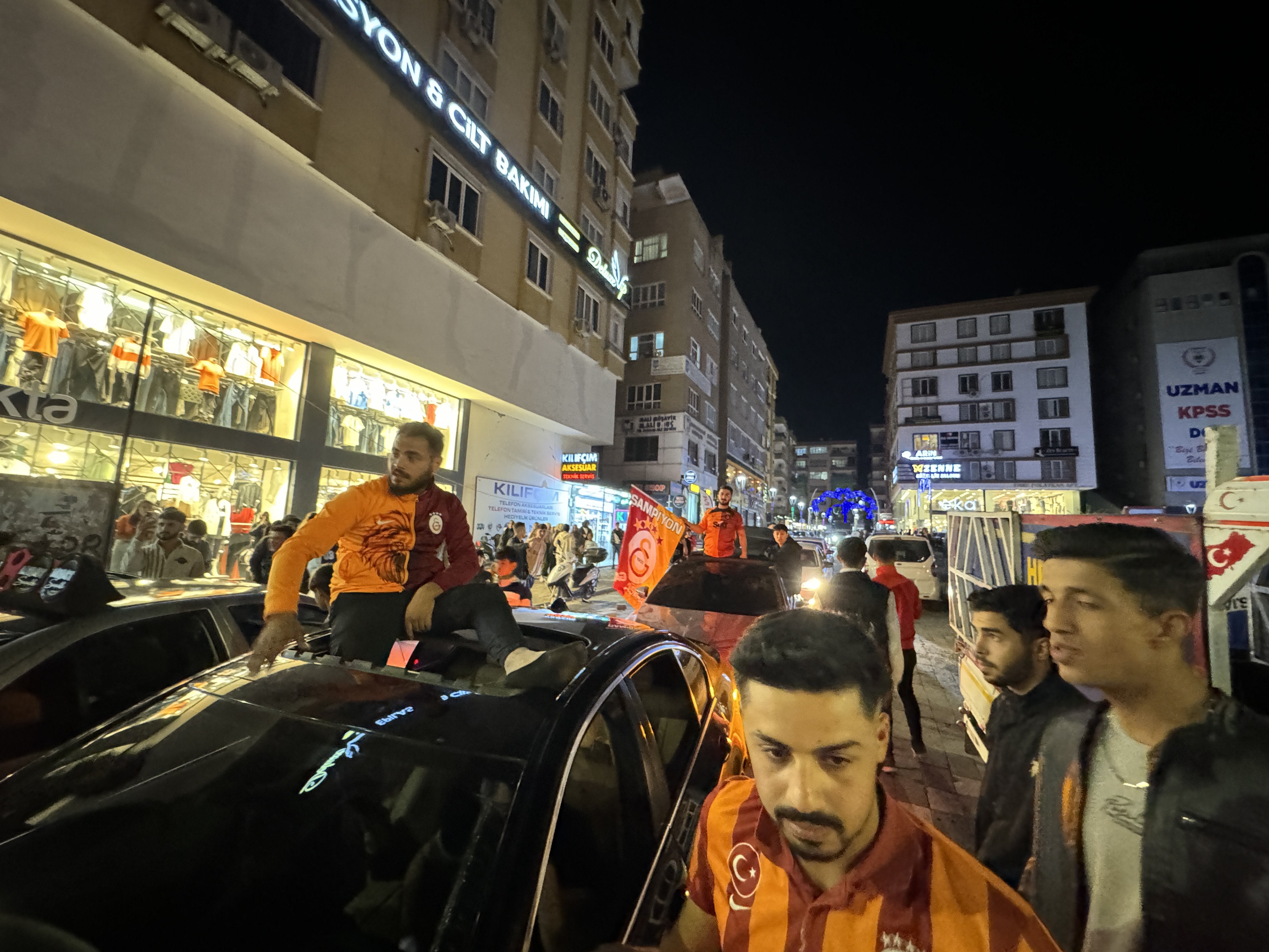Şanlıurfa'da Galatasaray taraftarları kutlama yaptı