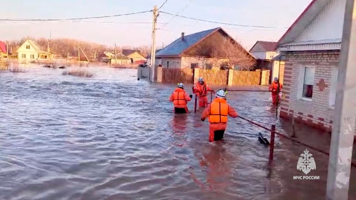 Rusya'da sel felaketi: Binlerce ev sular altında