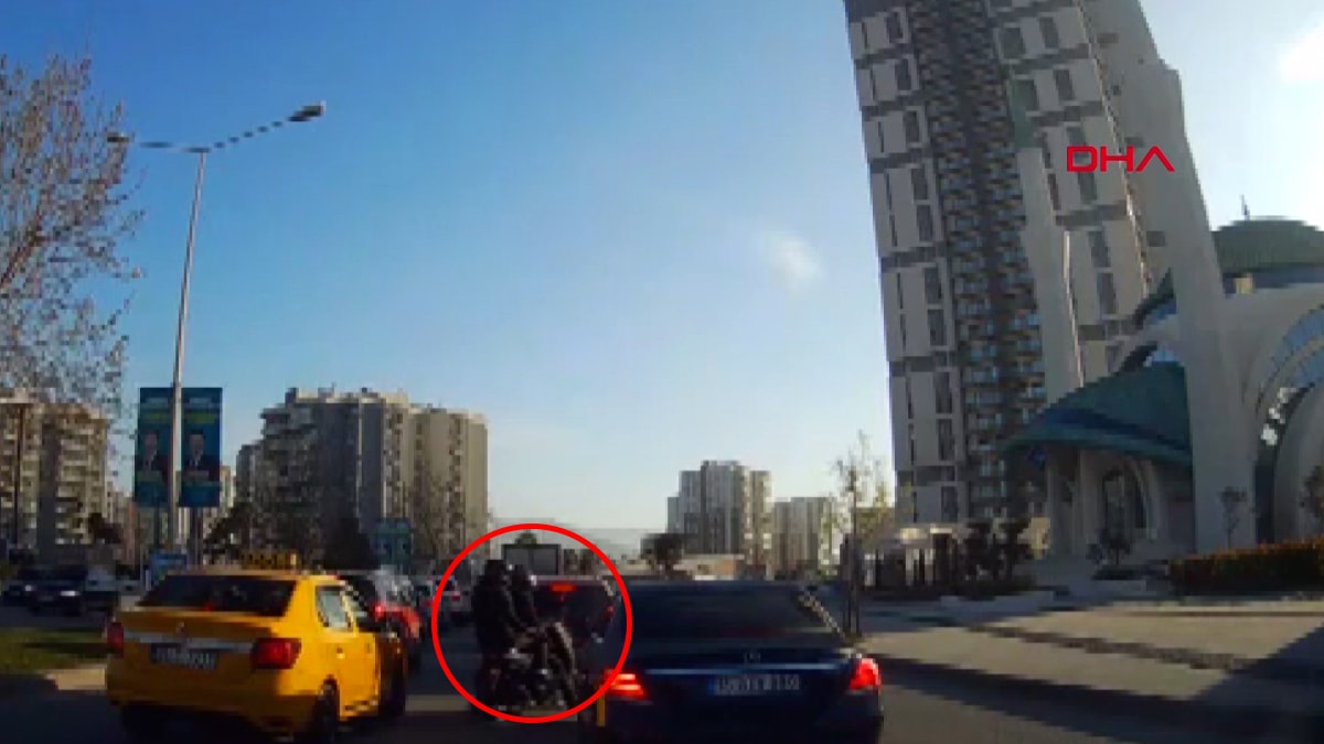 Suç örgütünün motosikletten silahlı saldırısı kamerada