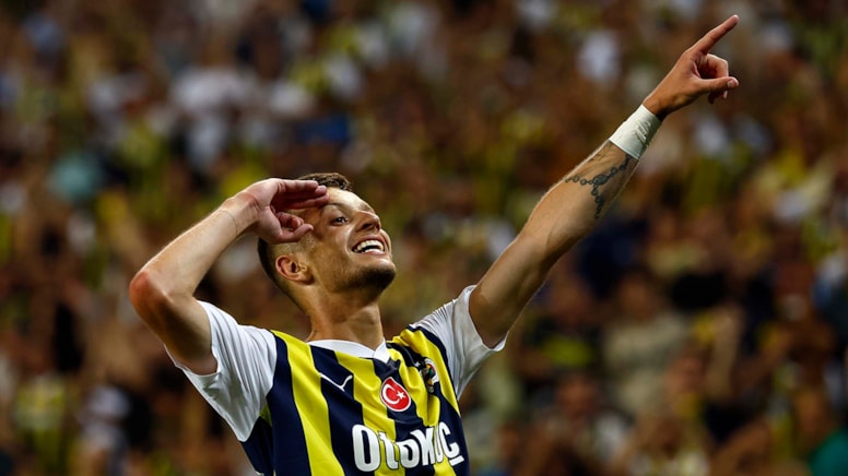Sebastian Szymanski: Fenerbahçe'de gol suskunluğunu kırmaya çalışıyor