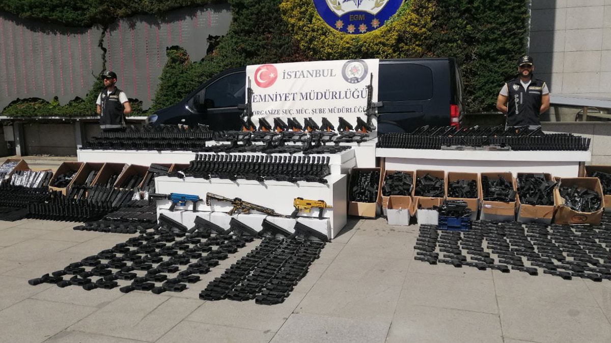 Emniyetten silah sergisi