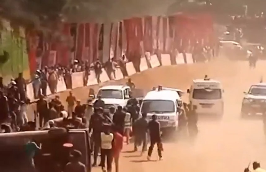 Yarış otomobili seyircilerin arasına daldı: 7 ölü