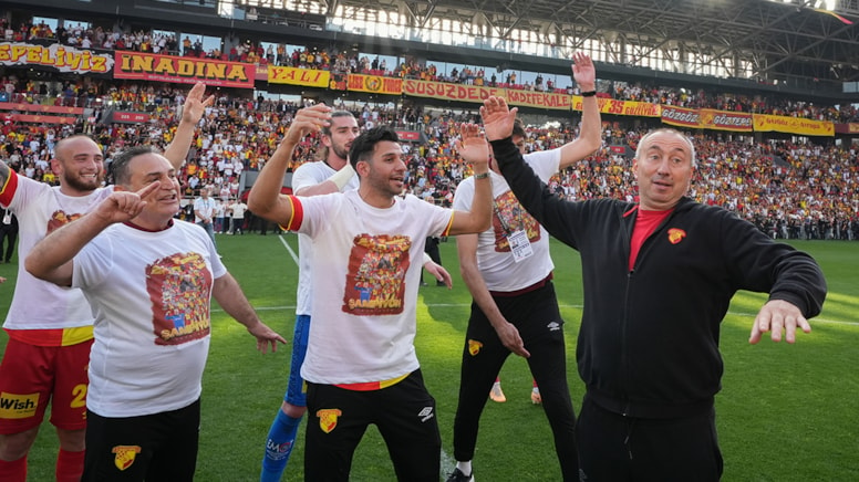 Göztepe, Stanimir Stoilov yönetiminde Süper Lig'e yükseldi: Bir başarı öyküsü