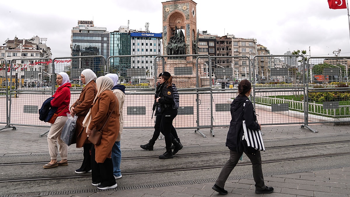 Taksim'de 1 Mayıs ablukası... Bariyerler yerleştirildi