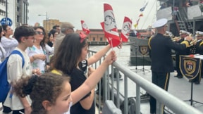TCG Nusret Müze Gemisi İzmir'de ziyaretçilerin akınına uğradı
