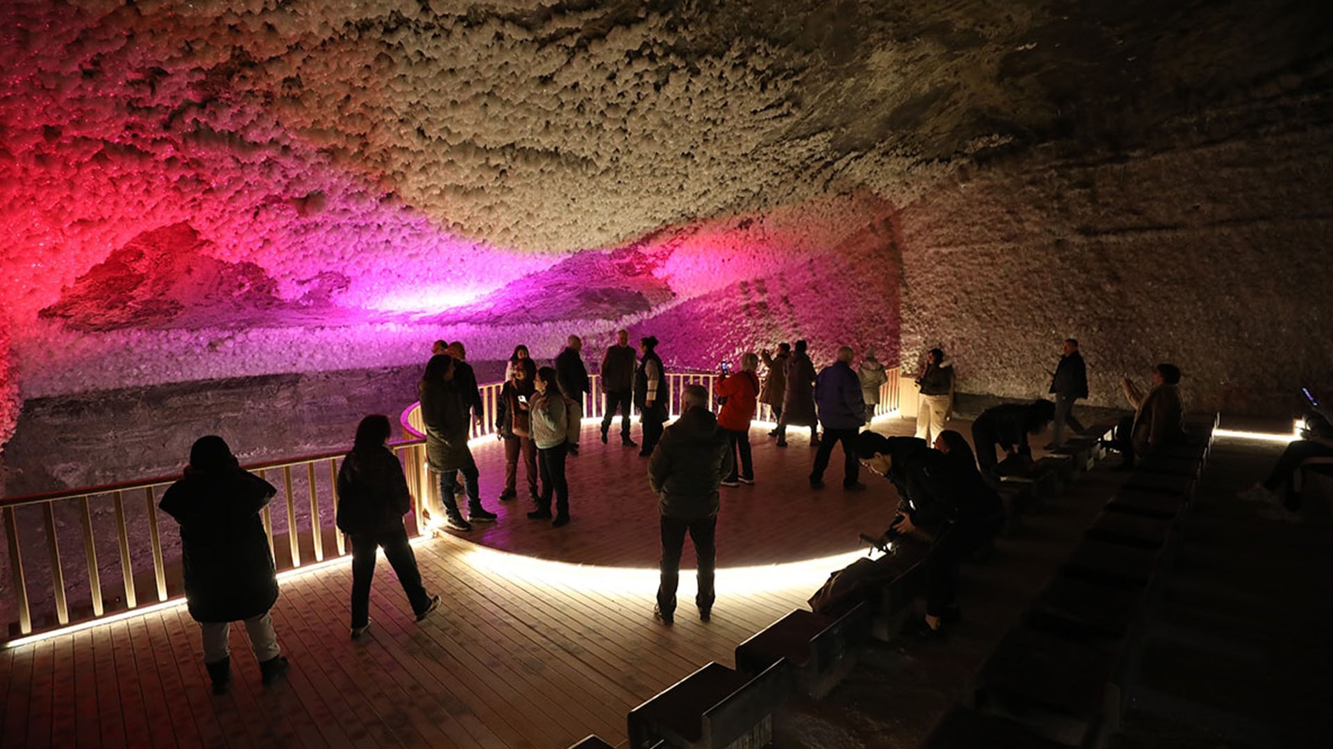 Tuz mağaralarını bayramda 10 bin kişi ziyaret etti