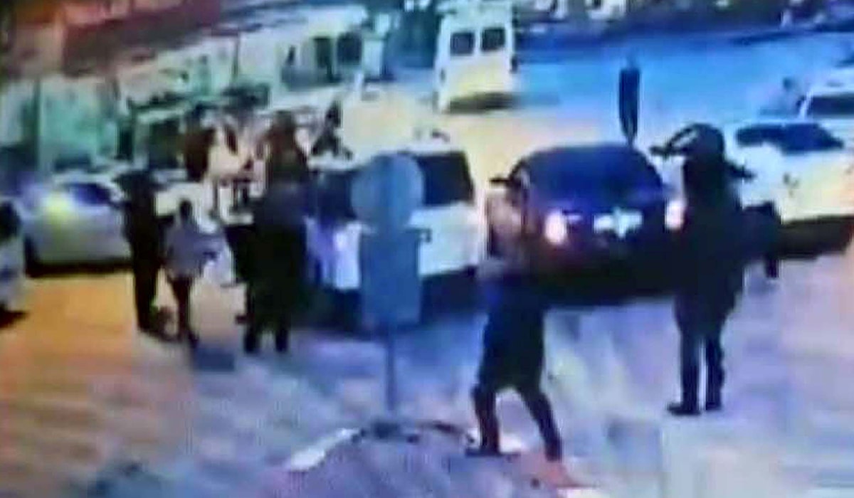 Silahlı 'yol verme' kavgasında dehşet