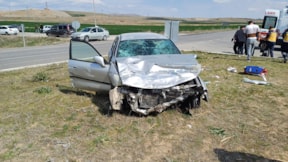 2 otomobilin çarpıştığı kazada 9 kişi yaralandı