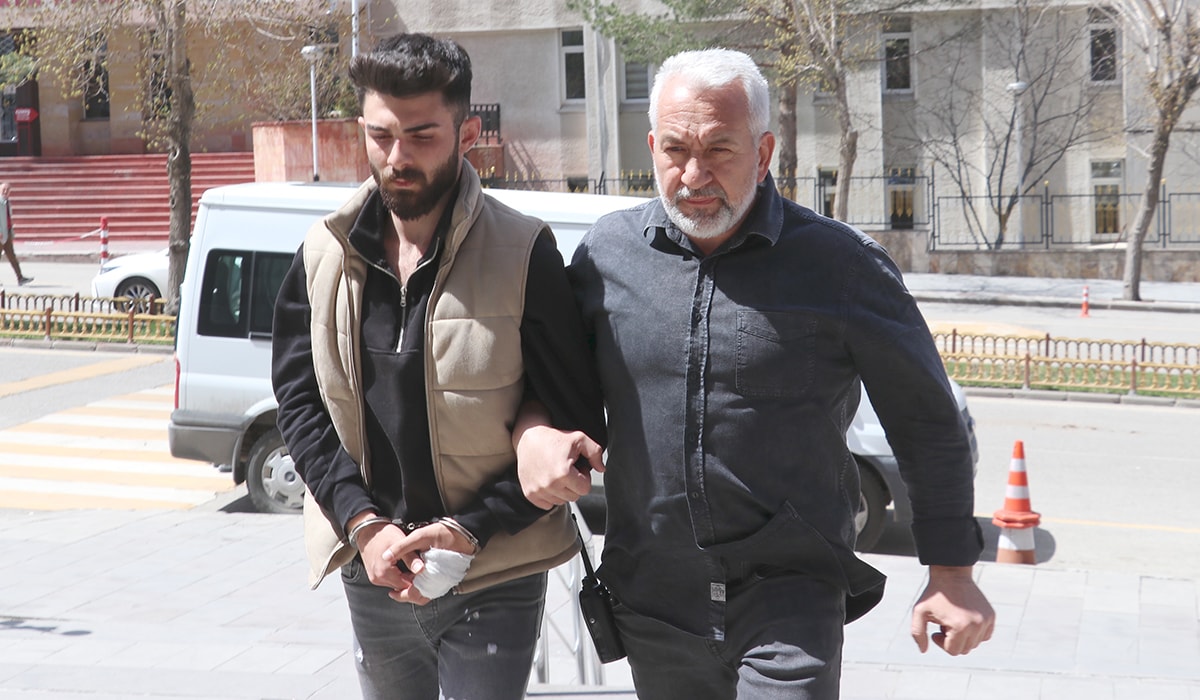 Lisedeki husumet üniversite kampüsüne sıçradı