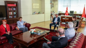 CHP Genel Başkanı Özel, Ayfer Koçak ile görüştü