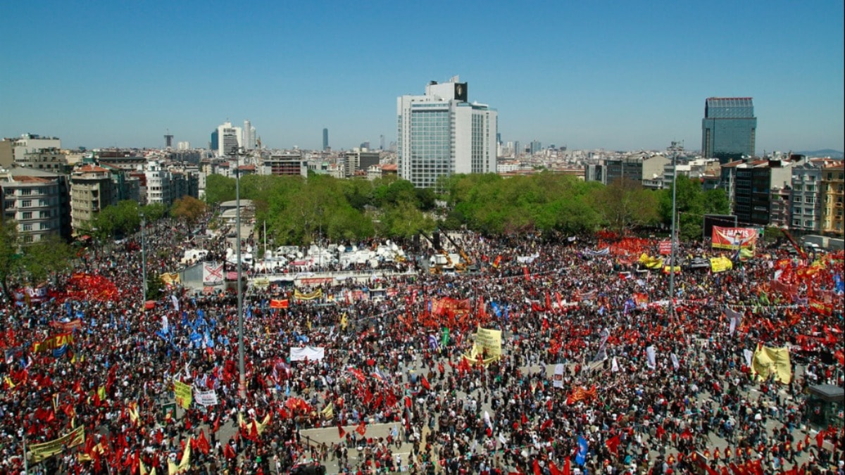 Yasakları kaldırdık diye övünmüşlerdi!