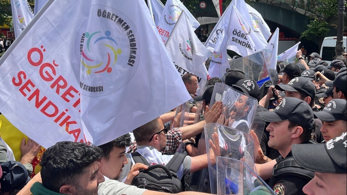 Öğretmenlere polis müdahalesi