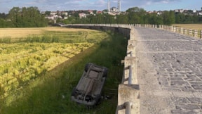 Tarihi köprüden tarlaya düşen aracın şoförü 308 promil alkollü çıktı