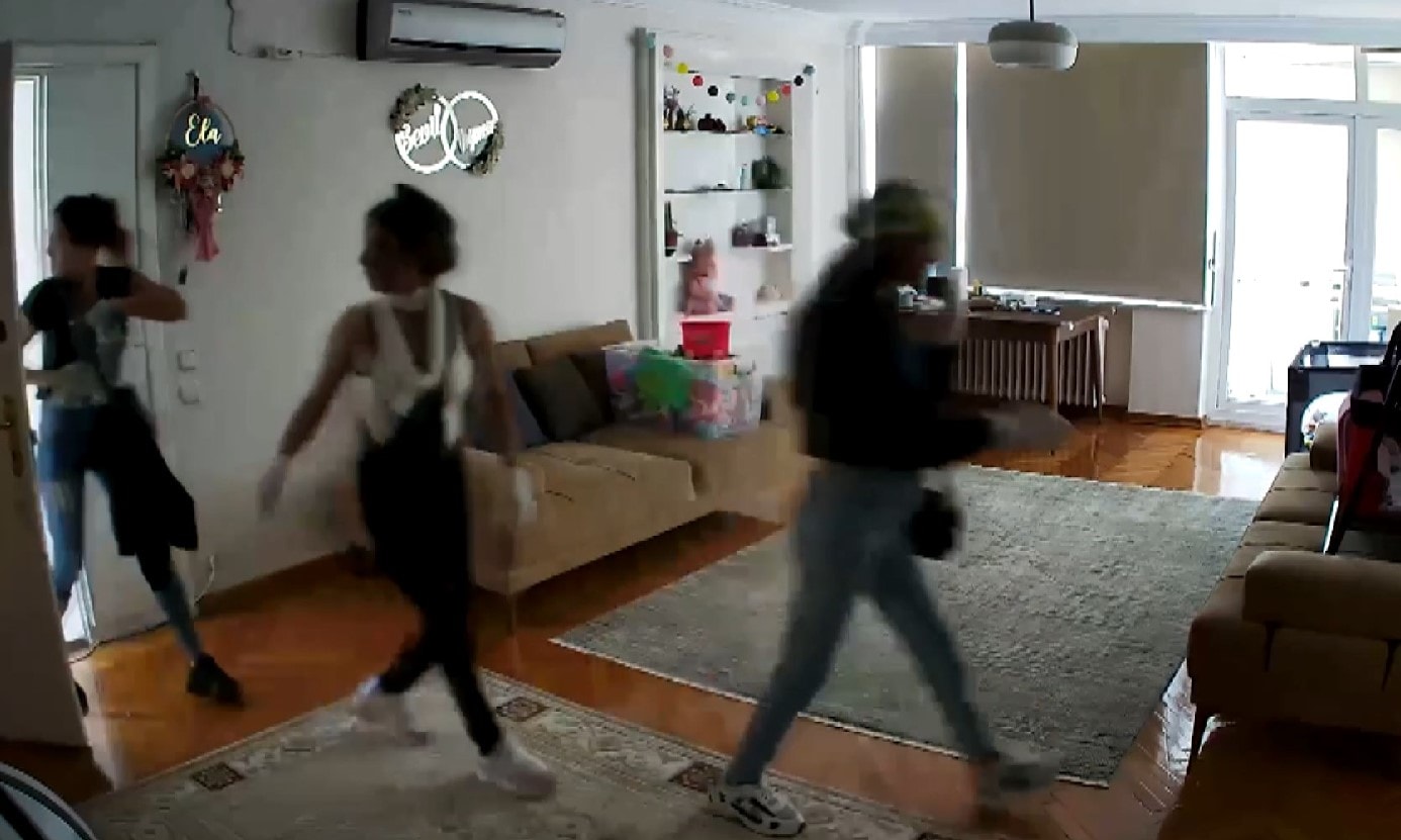 Bebekleri için taktırmışlardı... Hırsızlar kameralara yakalandı