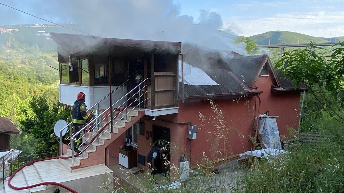 Boşanma aşamasında olduğu kocasının evini yaktı