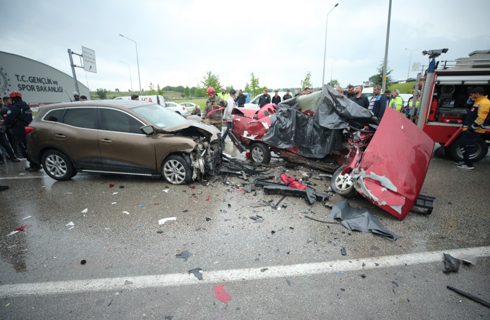 Bursa'da peş peşe kazalar: 6 kişi hayatını kaybetti