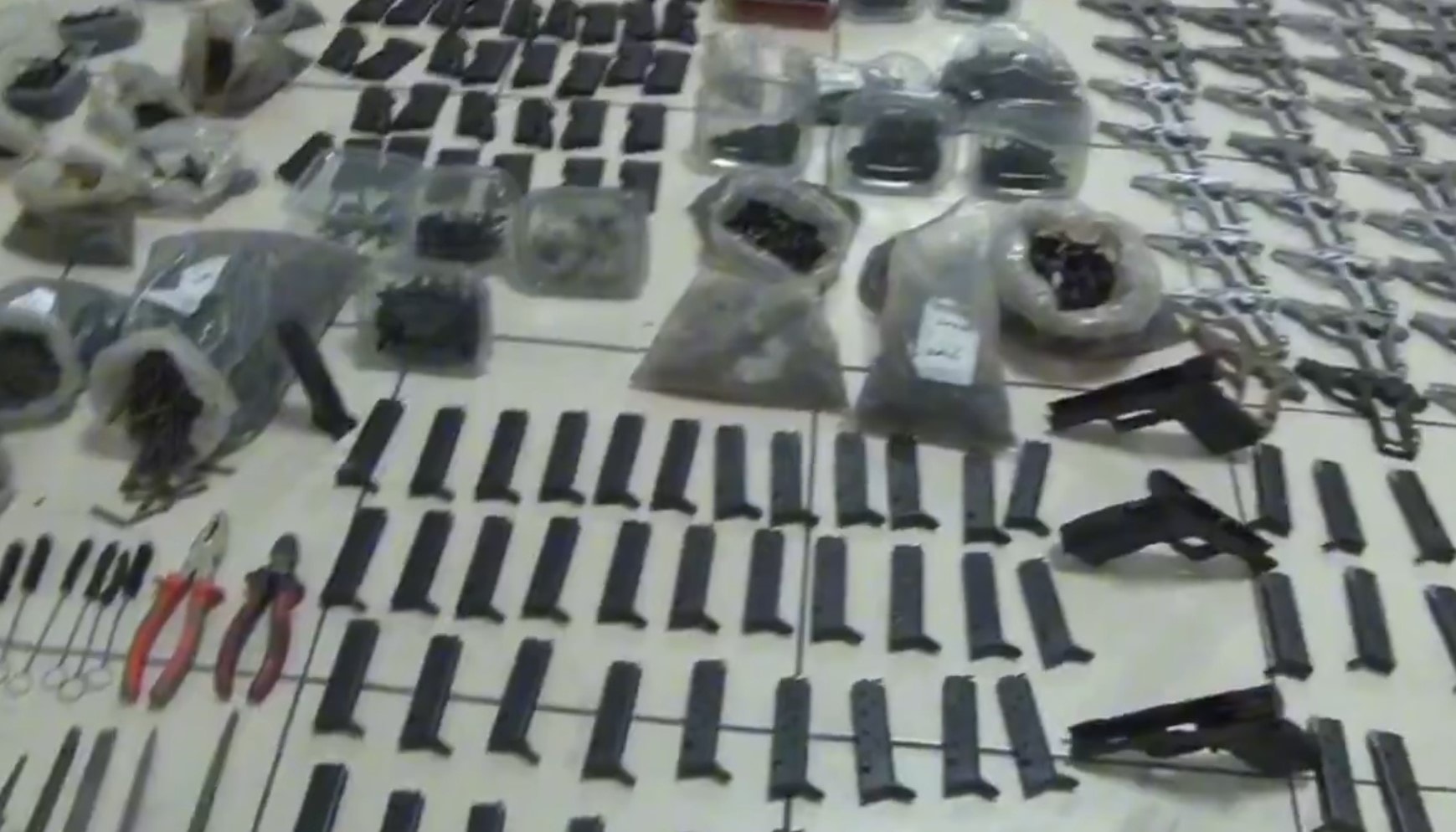 Yasa dışı üretilen silahlar yakalandı