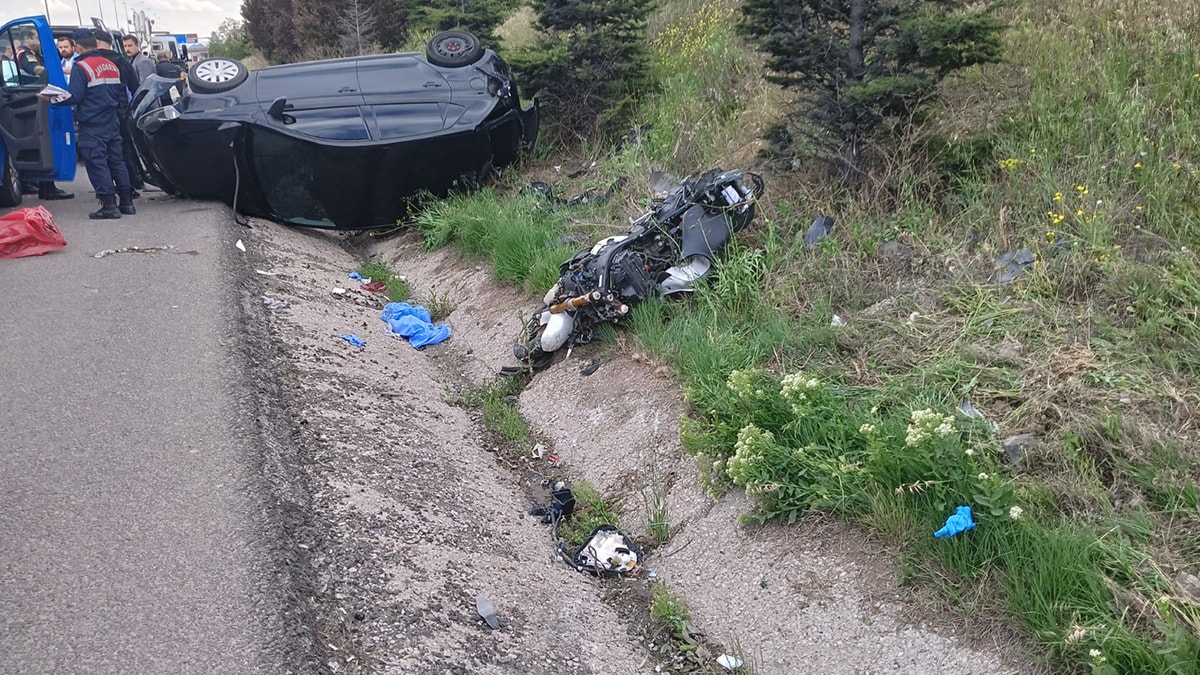 Otomobille çarpışan motosikletli yaşamını yitirdi