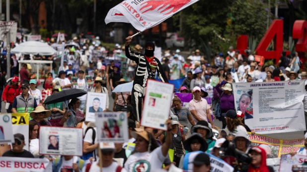 Yüzlerce anne kayıp çocuklarının bulunması için yürüyüş yaptı