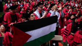 Harvard'ın mezuniyet törenine öğrencilerin protestosu damga vurdu