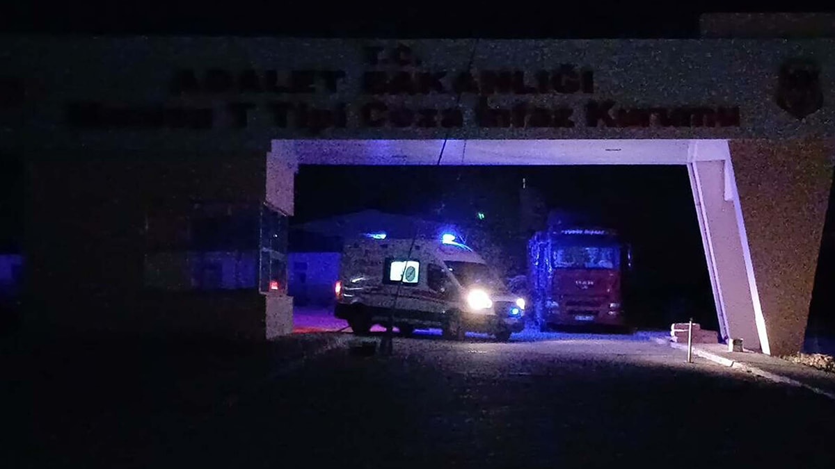 Hücresinde yangın çıkardı, ağır yaralandı