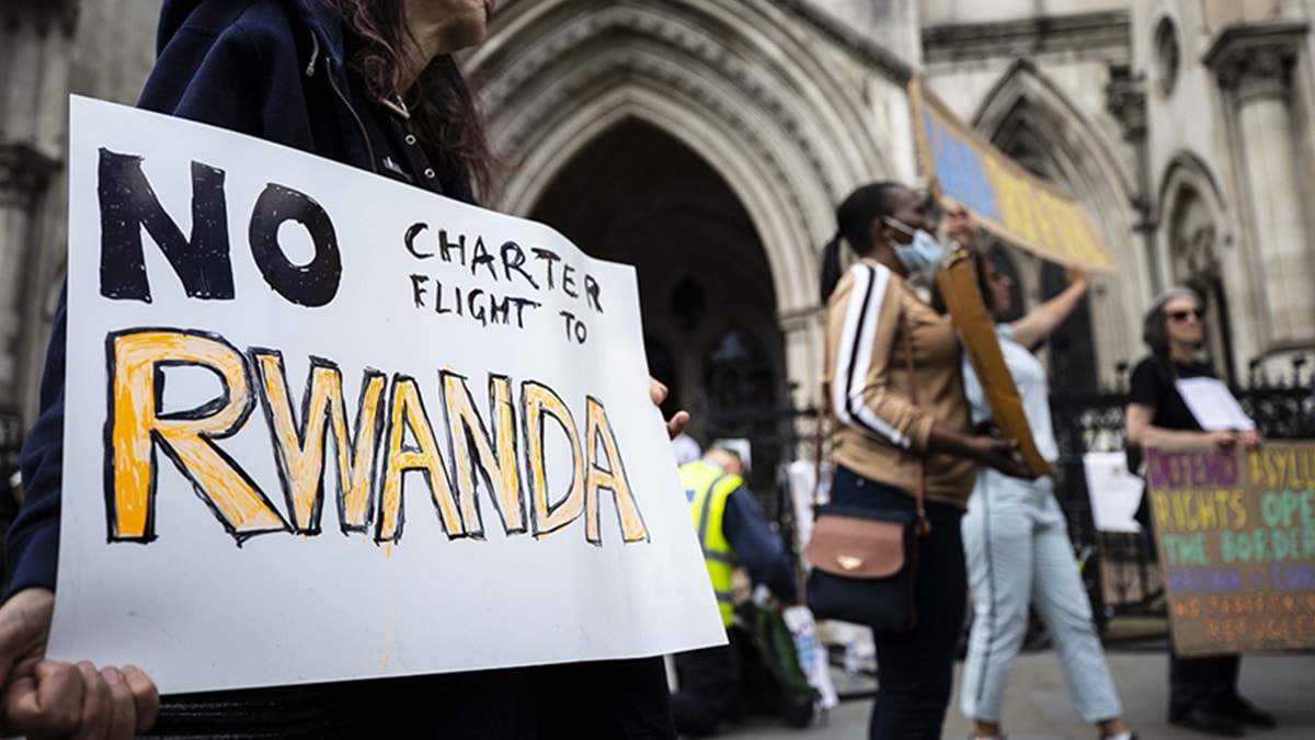 Sosyal medya endişeli: 'Ruanda'dan sığınmacı turist mi geliyor?'