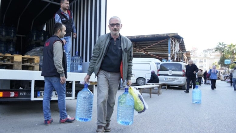 Damacanada 1 bardak su 1 TL