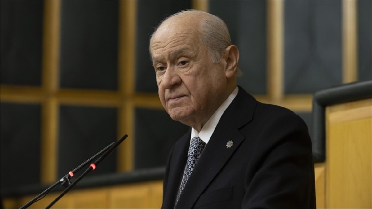 Bahçeli: Birkaç emniyet müdürünün açığa alınmasıyla geçiştirilemeyecek bir komplo devrededir